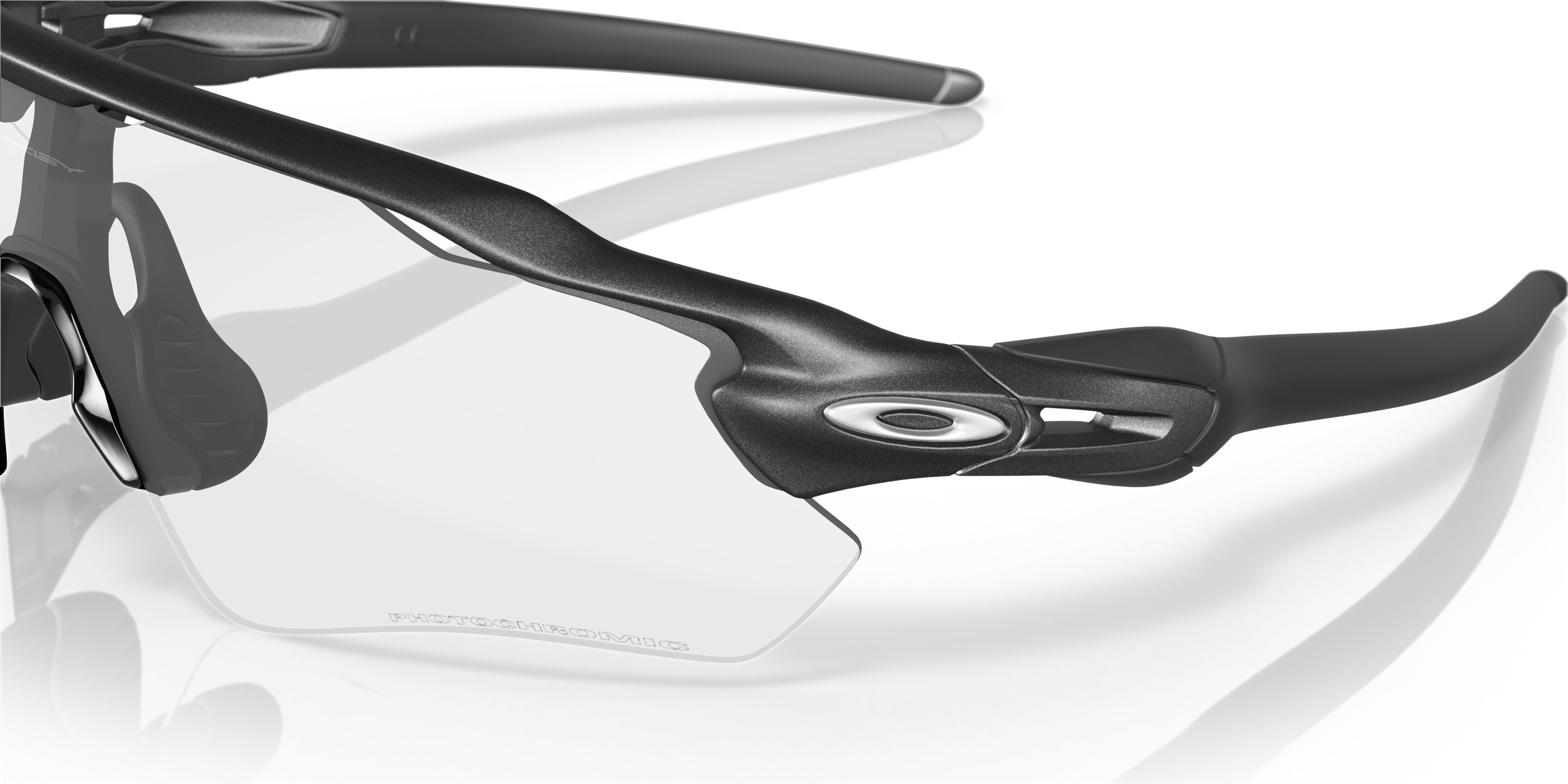 Oakley Radar EV Path Clear to Black Iridium Photochromic 0OO9208 920813 – sportske fotoosjetljive naočale za sve uvjete svjetla