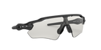 Oakley Radar EV Path Clear to Black Iridium Photochromic 0OO9208 920813 – sportske fotoosjetljive naočale za sve uvjete svjetla