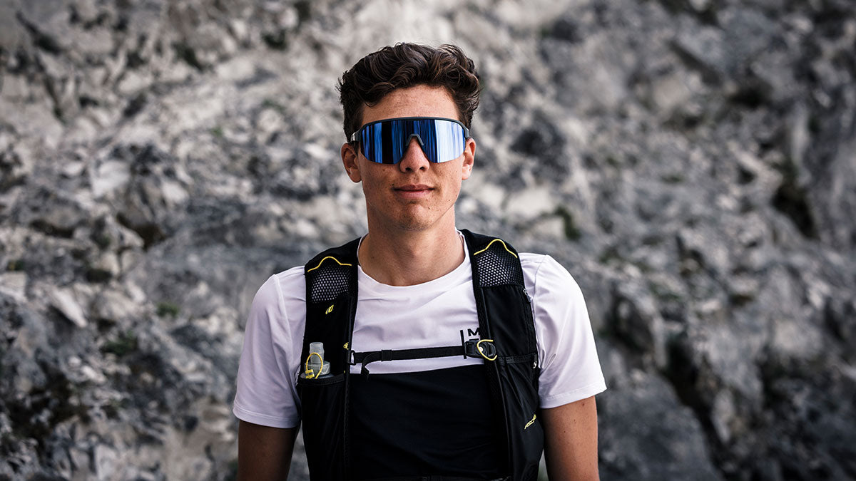 evil eye trailsense II e046/75 6500 tamno siva mat / LST® active plava M - lifestyle fotografija